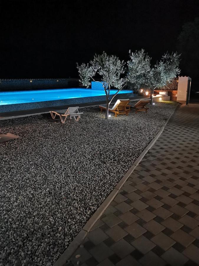 Jacuzi Cottage In The Olive Grove Pula Exteriör bild