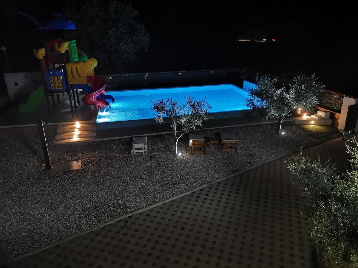 Jacuzi Cottage In The Olive Grove Pula Exteriör bild