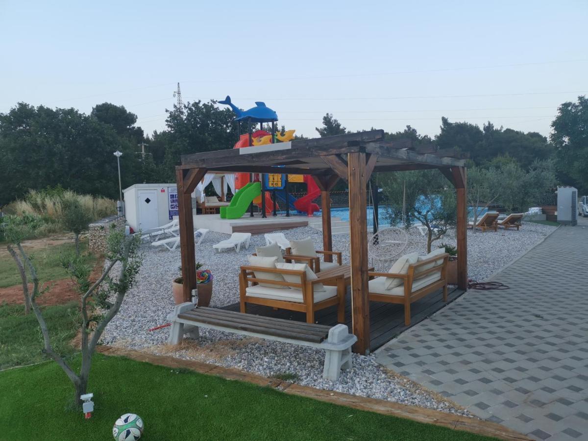 Jacuzi Cottage In The Olive Grove Pula Exteriör bild